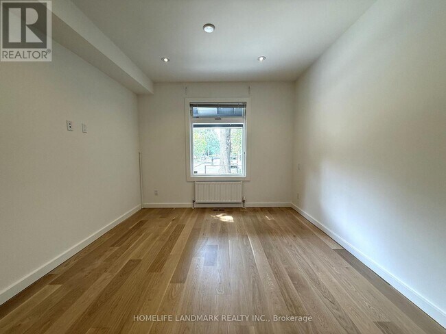 Photo du bâtiment - 1-80 ROCKWELL AVENUE