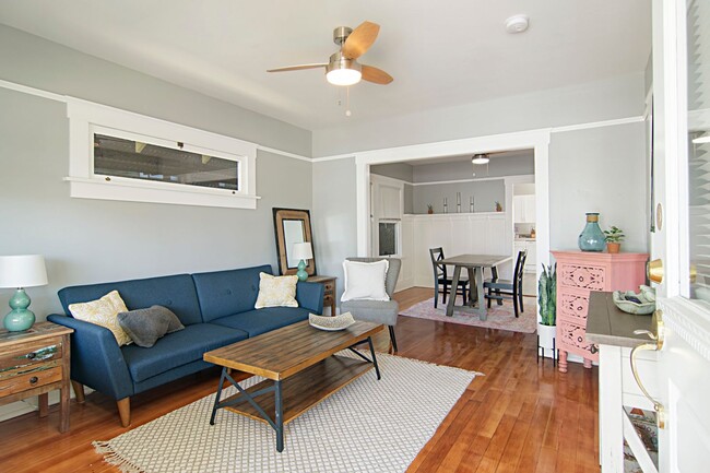 Building Photo - Cozy and charming 2 bed 1 bath in Universi...