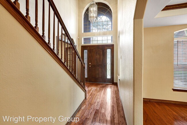 Building Photo - 5 br, 3 bath House - 8614 Queen Heights
