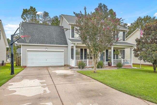 Building Photo - Immaculate Goose Creek Home!