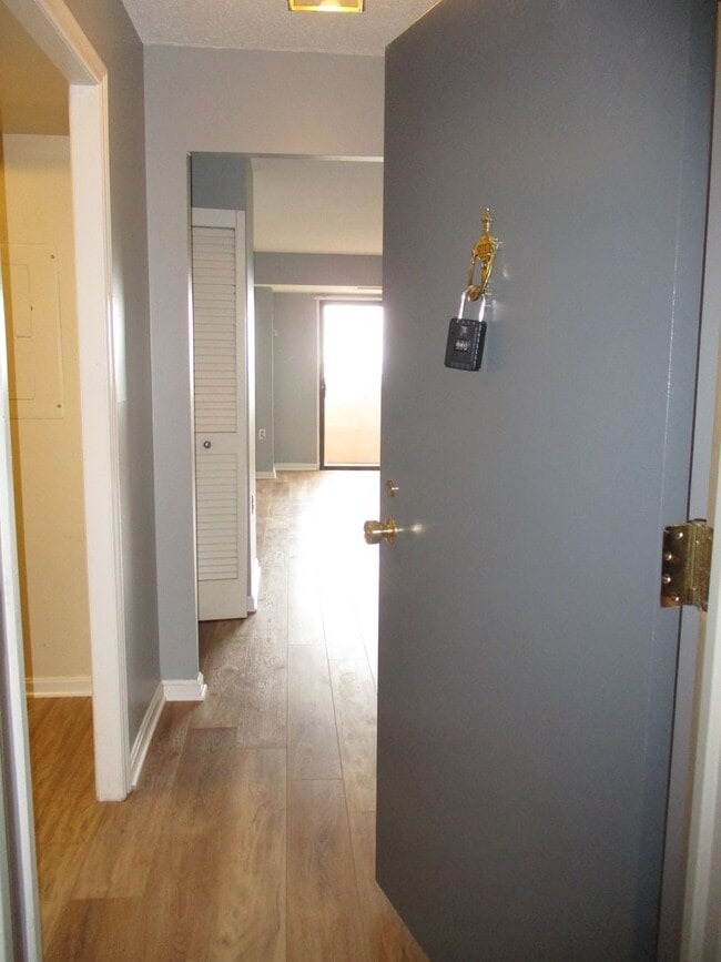 Photo - Courthouse Condo just steps away from Metro