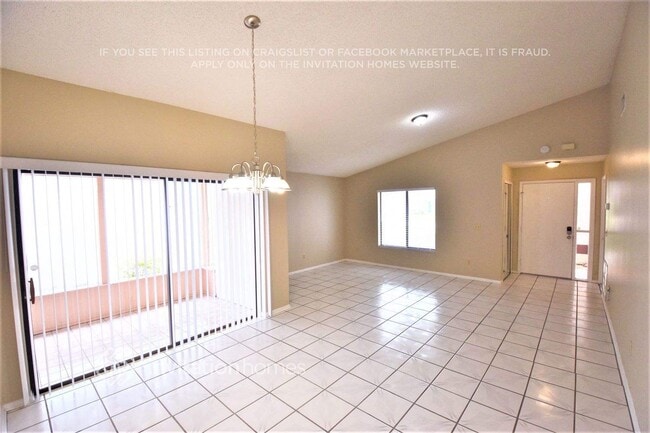 Foto del edificio - 427 Red Coat Ln