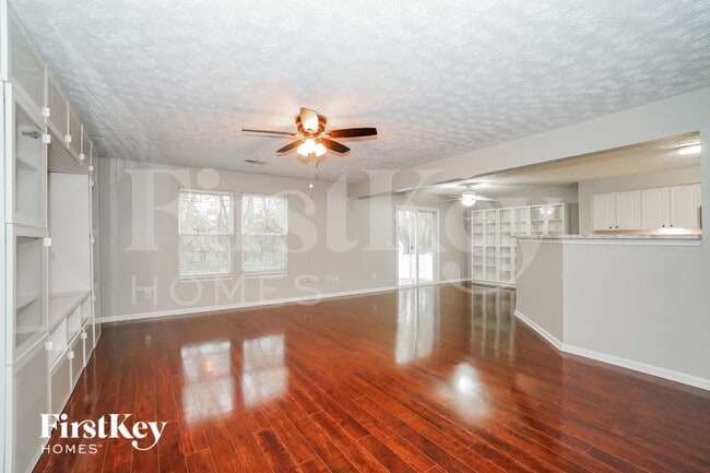 Building Photo - 4861 Fosterson Dr