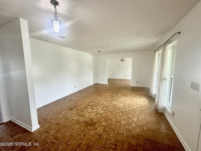 Foto del edificio - 1148 Montego Rd E