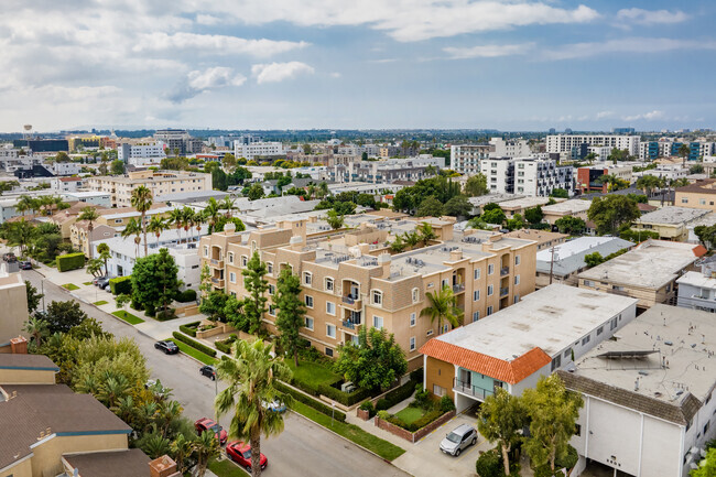 Foto aérea - Lido Apartments - 3623 Jasmine Ave