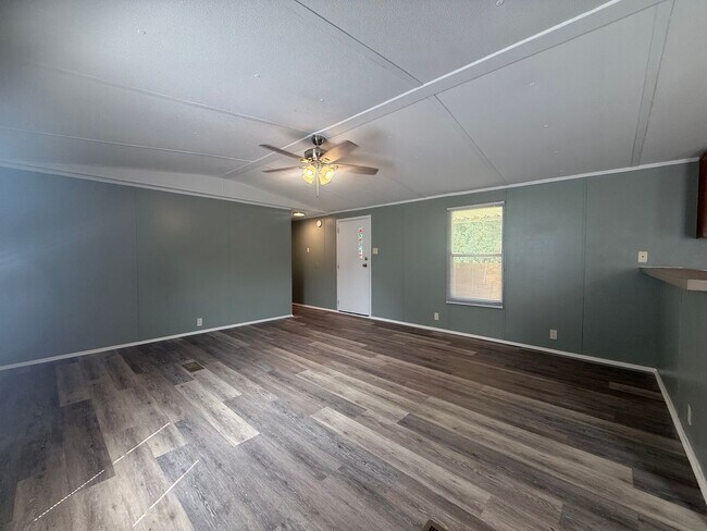Foto del edificio - 2 Bedroom 2 Bath Mobile Home in Greenevill...