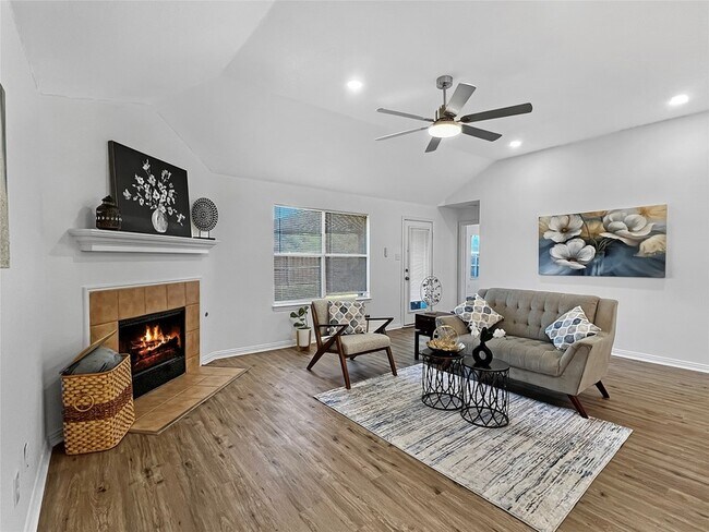 Foto del edificio - 2712 Dawn Spring Dr