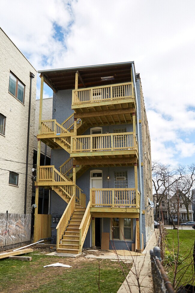 Building Photo - 1914 N Kedzie Ave