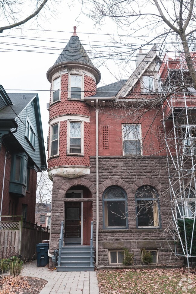 Building Photo - 90 Walmer Rd