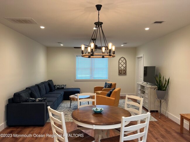 Building Photo - 416 Richmond Ave