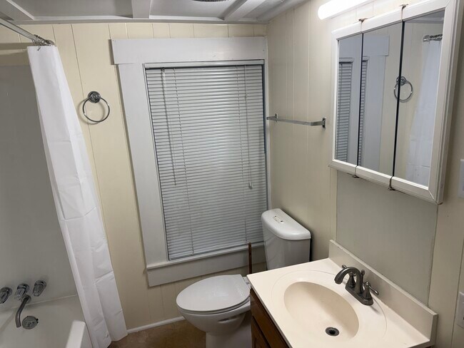 Foto del edificio - 606 Whiting Ave