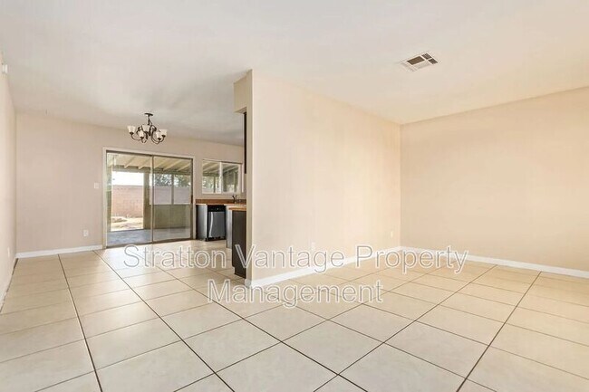 Building Photo - 2109 W Danbury Dr