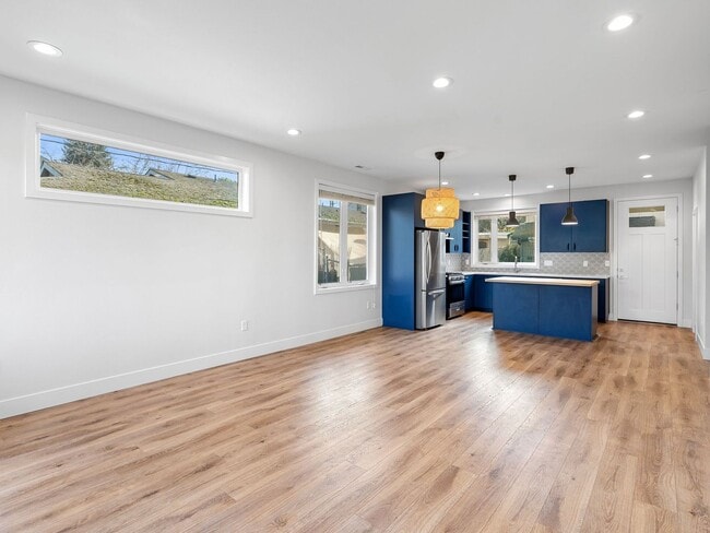 Foto del edificio - 4 bed/3.5 Bath Townhouse in Richmond Neighborhood, SE Portland