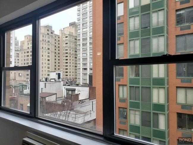 Foto del edificio - 219 E 69th St
