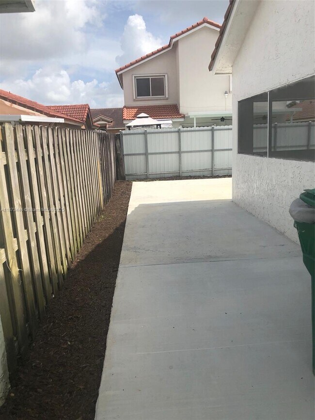Foto del edificio - 5531 NW 188th St