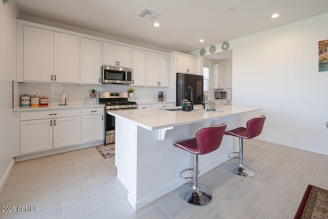 Foto del edificio - 2820 N 196th Dr