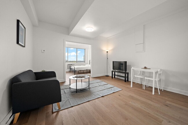 Building Photo - 4775 Av Borden