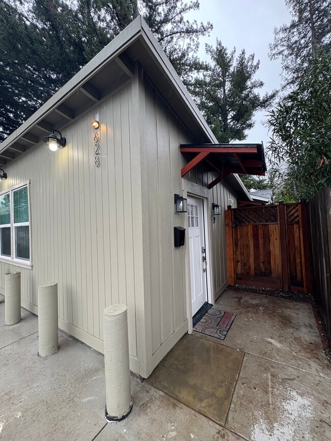 Building Photo - 1207 Humboldt St