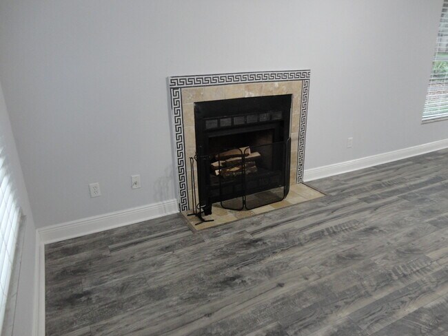 Building Photo - 4033 Dream Oak Pl