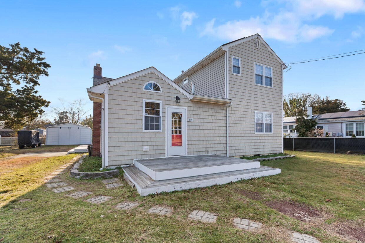 Foto principal - 8 Evergreen Ave