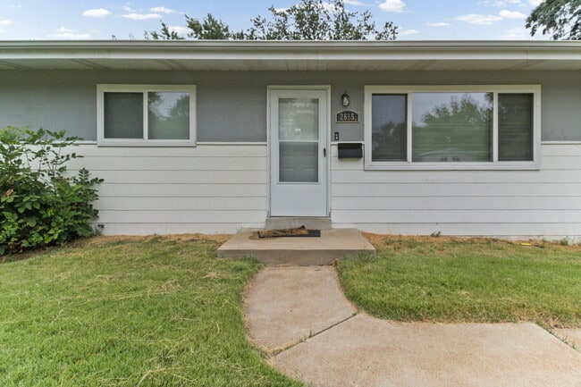 Building Photo - 2615 Flamingo Dr