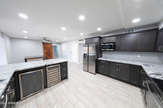 Foto del edificio - 2926 S Dromedary Dr