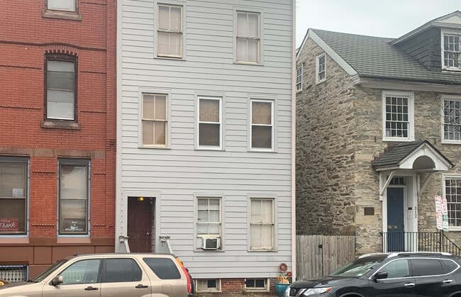 Building Photo - 314 W State St