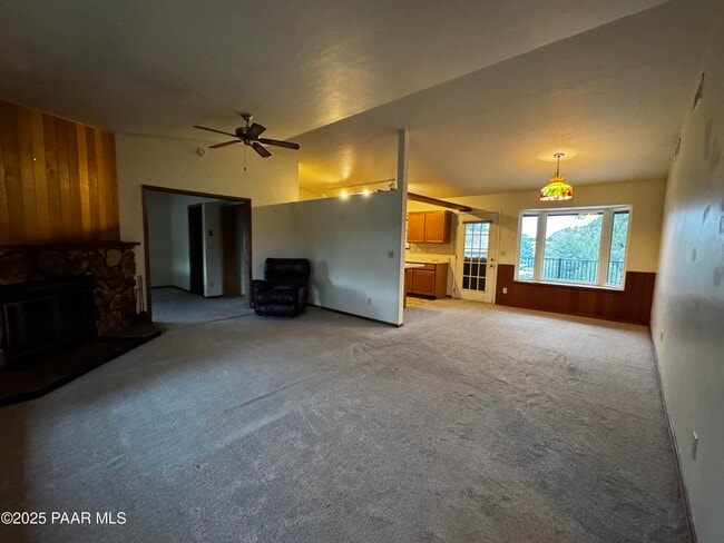 Building Photo - 152 N Equestrian Way