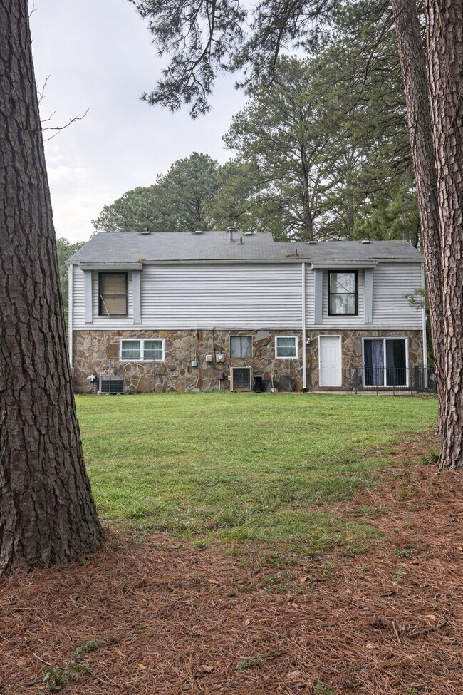 Foto del edificio - 6798 Collier Way