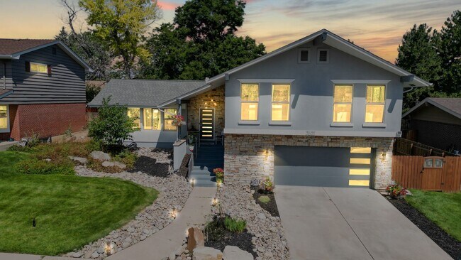 Foto del edificio - CHARMING 4BED/4BATH SPLIT-LEVEL HOME IN HA...