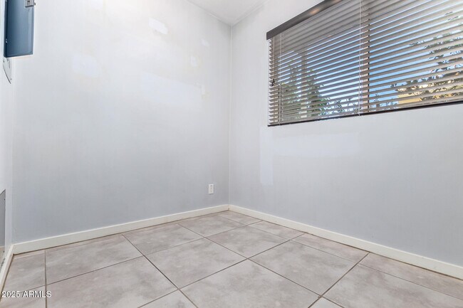 Building Photo - 3600 N 5th Ave