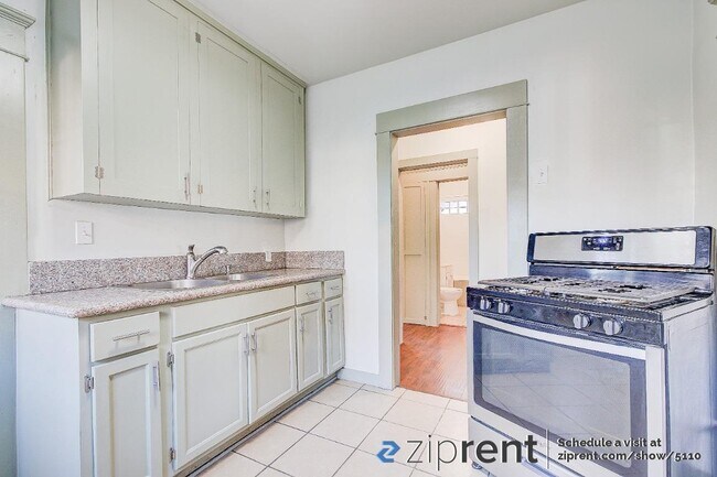 Foto del edificio - 958 W 42nd Pl