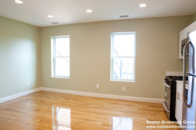 Building Photo - 4 Kearsarge Ave
