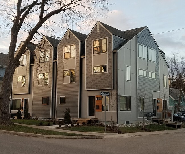 Building Photo - 145 Hill St