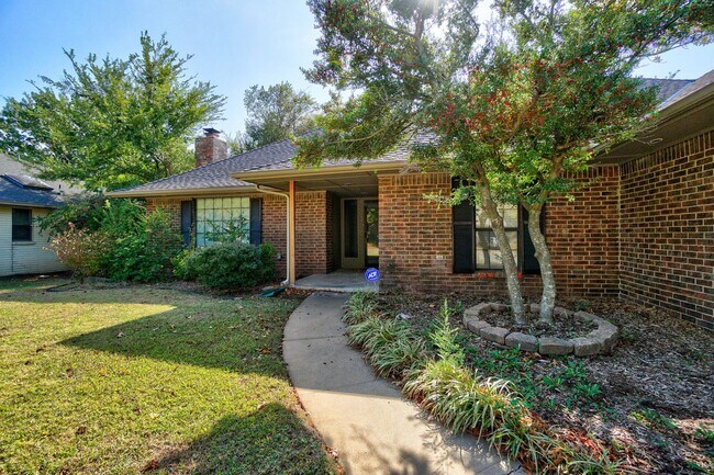 Foto del edificio - Updated 3-bedroom, 2-bath home in SE Edmond