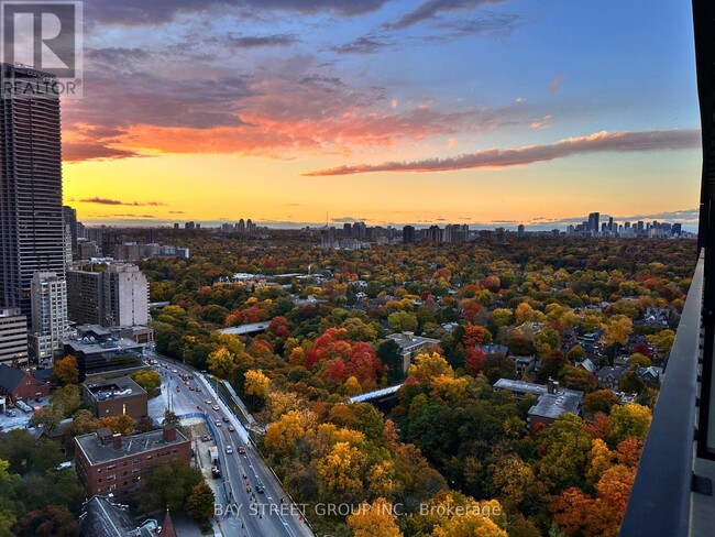 Photo du bâtiment - 575-2575 Bloor St E