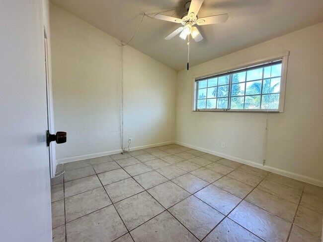 Building Photo - 1039 35th St