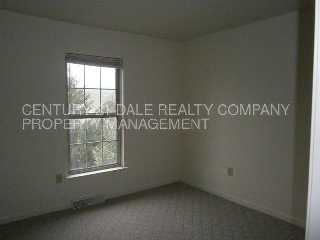 Building Photo - 146 Crown Pointe Dr