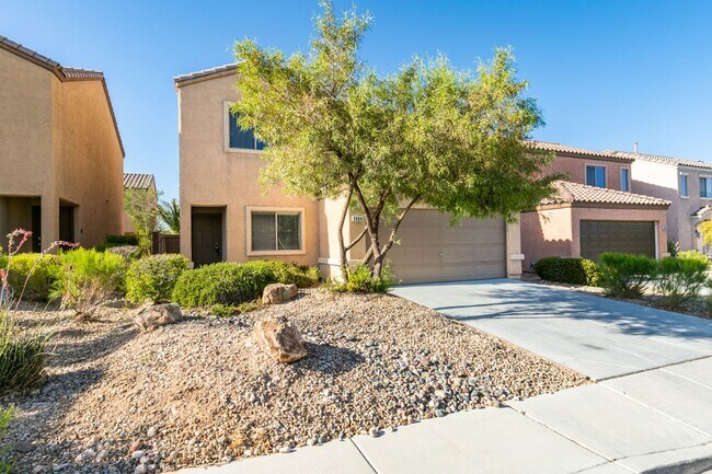 Building Photo - Upgraded spacious 4bedroom home near Mountains Edge!