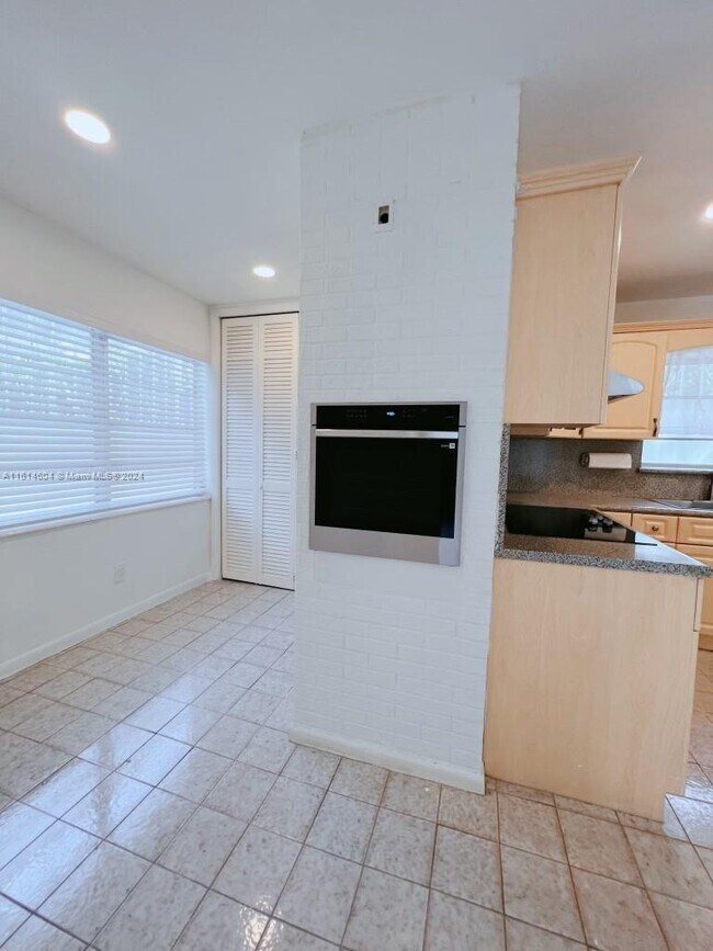 Foto del edificio - 4220 SW 14th St