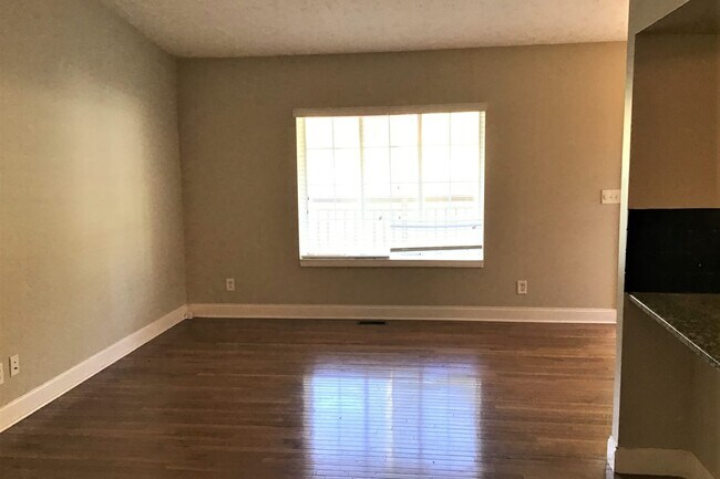 Foto del edificio - 4238 Hopkins Lake Dr