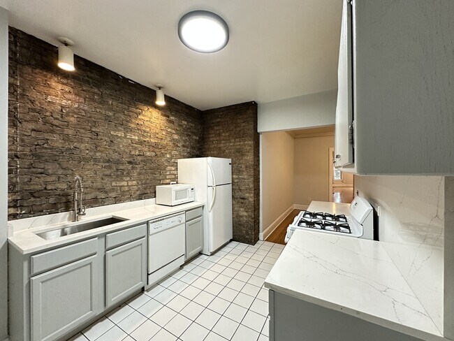 Foto del edificio - 4118 N Clarendon Ave