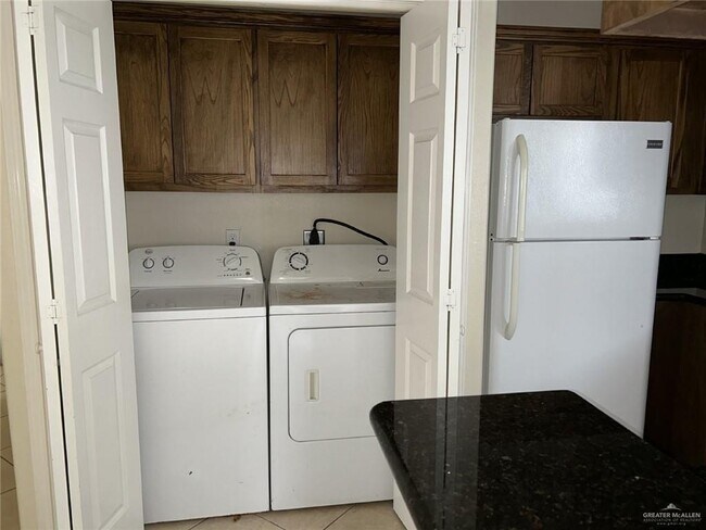 Foto del edificio - 14 West Dr