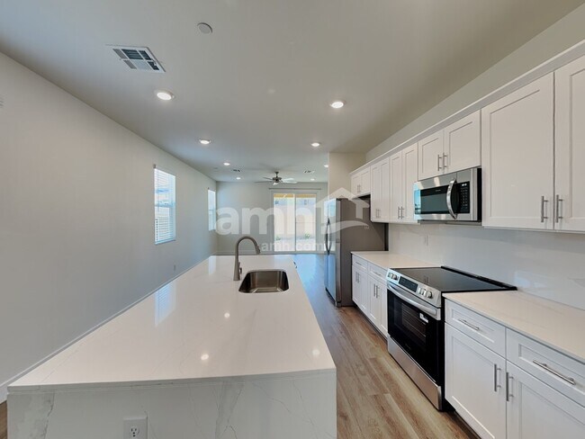 Foto del edificio - 870 English Primrose St