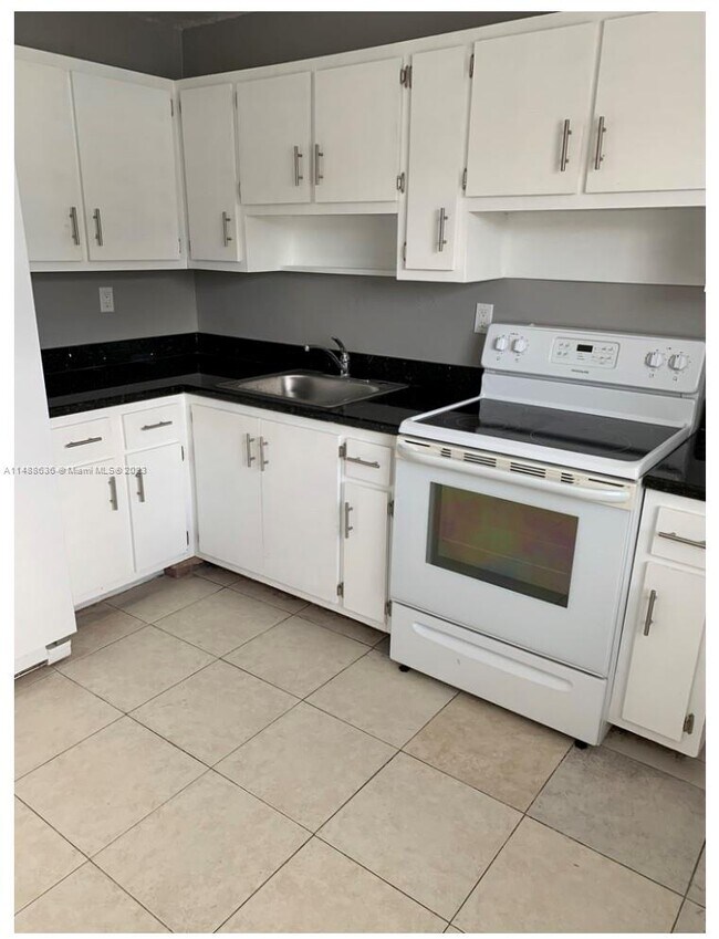 Foto del edificio - 2454 SW 3rd St