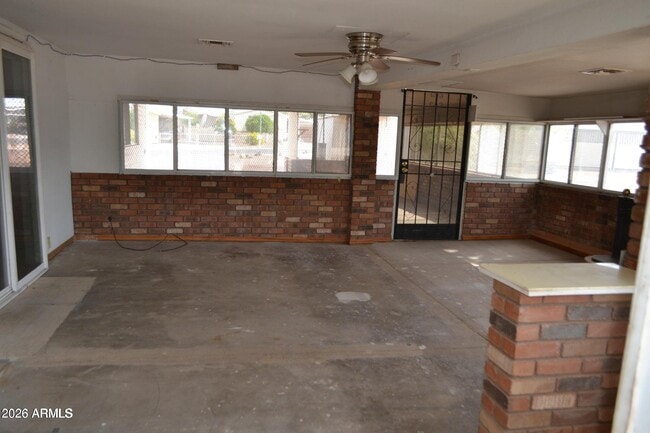 Building Photo - 731 S 85th St