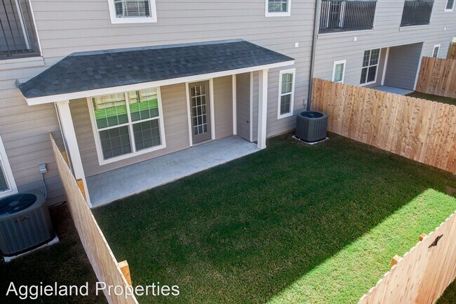 Foto del edificio - 4 br, 4.5 bath House - 400 Kate