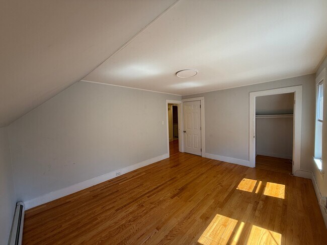 Building Photo - 106 Haskell St