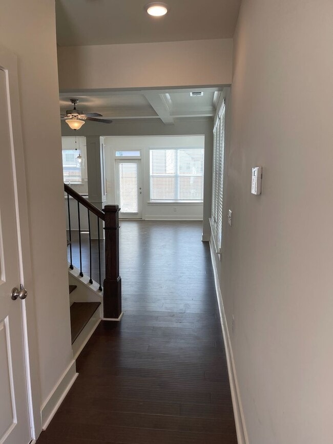 Building Photo - Townhouse in the Lovely Townes of Auburn