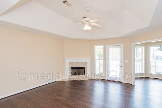 Building Photo - 6118 Blackstone Dr